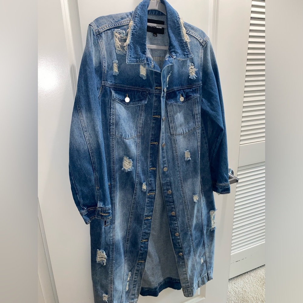 Full length, denim jacket, 
size Large 
Fashion Nova 
Perfect for Fall!!